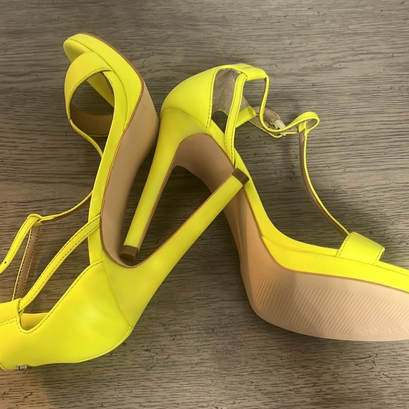 Tecru T-Strap Stilettos, 👠 color neon yellow hell 4.52 ‘’ - Picture 4 of 8